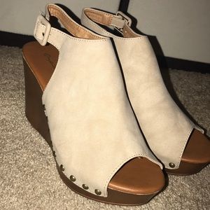 Light tan wedges